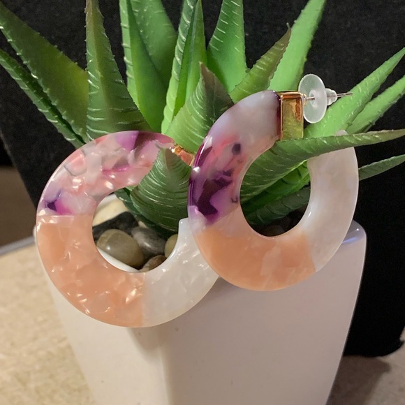 Jewelry - Colorful marbled tortoiseshell hoop earrings